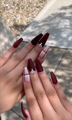 Simple Yet Amazing Red Wedding Nail Art and Design Red Wedding Nails, Membentuk Alis, Nails Design With Rhinestones, Cute Acrylic Nail Designs, Fall Acrylic Nails, Burgundy Nails, Short Acrylic, Christmas Nails Acrylic, Nail Art Wedding