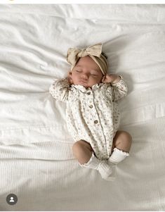 Newborn Stretches, Newborn Hospital Outfits, Adoptable Oc, Foto Baby, Dream Baby, Newborn Outfit, Newborn Pictures