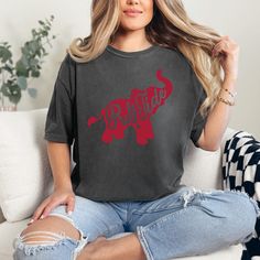 *Also available as a sweater. See below.* Support your team in style with our Alabama Roll Tide Elephant T-Shirt! This shirt is perfect for game day and beyond. Let this playful and friendly shirt show off your team spirit. School Spirit T-shirt For Game Day, Relaxed Fit, Game Day Sports Fan Short Sleeve Tops, Game Day Sports Fan Top With Short Sleeves, Short Sleeve Graphic Tee For Game Day, Graphic Tee For Game Day With Short Sleeves, Sports Fan Gear Short Sleeve Tops, Graphic Tee Tops For Game Day With Short Sleeves, Game Day Crew Neck T-shirt With Screen Print, Tri-blend Crew Neck Top For Game Day