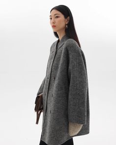 A mid-length coat made of fluffy shaggy material that gives a warm and soft impression.

The loose silhouette matches a variety of styles with no inner wear.

This is an item that can be used not only for everyday use, but also for special occasions.
◾️Model
Height/Weight：170cm(66.9in)
Fitting Size：M
◾️Material
wool　70％
polyester　30％



Size (cm)
Length
Chest
Sleeve Length


S
77
133
68.5


M
78
137
69.5


L
79
141
70.5 Wool Fur Coat For Cold Weather In Fall, Elegant Oversized Gray Outerwear, Fall Wool Fur Coat For Workwear, Gray Fur Coat For Fall, Gray Long Sleeve Fur Coat For Fall, Chic Gray Wool Coat For Fall, Cozy Winter Fur Coat For Workwear, Cozy Winter Workwear Fur Coat, Chic Gray Winter Sweater Coat