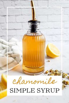 Jazz up your drinks this summer with this chamomile simple syrup! It's got that sweet, flowery smell everyone loves, and it's just the ticket for making the best lemonades, sodas, and whatever else you fancy. Summertime sipping, sorted! Christmas Simple Syrup, Drink Syrup Recipes, Herb Syrup, Chamomile Syrup, Syrup Recipe For Cocktails, Chamomile Recipes, Chamomile Tea Benefits, How To Make Mead