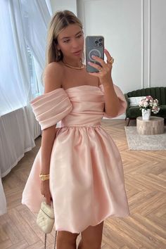 Birthday Outfit For 17th Birthday, Luxurious Dress, Puffy Skirt, Luxurious Dresses, Draped Bodice, Looks Party, Barbie Party, Pretty Prom Dresses, Grad Dresses