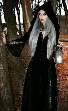 Medieval Maiden, Fete Emo, Maxi Dress Vintage, Goth Look, Gothic Models, Gothic Vampire, Halloween Long Sleeve, Witch Fashion