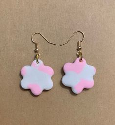 Trendy, adorable and light enough to wear every day. White Cow Print, White Cow, Print Flower, Etsy Earrings Dangle, Handmade Polymer Clay, Cow Print, Flower Shape, Cute Pink, Pink And White