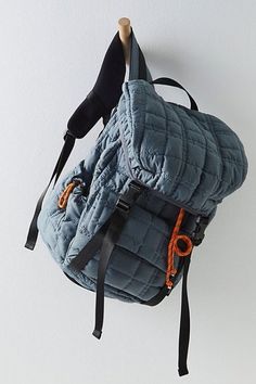 Summit Backpack - Free People - Slate Gray What To Wear Hiking, Diy Backpack, Summer Hiking Outfit, Backpack Free, Hiking Bag, Classic Accessories, Backpack Brands, Bungee Cord, Hiking Shirts