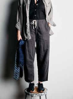 imogene + willie · the lounge pant in faded black Masculine Fashion For Women, Imogene And Willie, Queer Femme, Imogene Willie, Masculine Fashion, Minimal Wardrobe, French Workwear, Relaxed Outfit, Funky Outfits