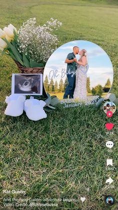 Mirror Baby Announcement, Mirror Pregnancy Announcement, Mirror Maternity Pictures, Pregnancy Announcement Painting, Pregnancy Announcement Video Ideas, Single Mom Baby Announcement, Simple Baby Announcement Picture Ideas, Single Mom Pregnancy Announcement Photos, Gender Reveal Pics