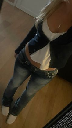 pretty clothes, miss me jeans, y2k, stockholm style, clean girl style, blomde hair Clean Girl Style, Cold Outfit, Outfit Inspo Casual, Jeans Y2k, Pretty Clothes, Stockholm Fashion, Cute Everyday Outfits