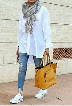 Easy Chic, Over 50 Womens Fashion, Summer Decorating, 가을 패션, Fashion Over 50, 50 Fashion, White Shirts, Work Casual