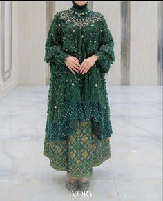 Kebaya Plus Size, Brukat Modern, Ootd Kebaya, Plus Size Hijab, Kebaya Brukat, Muslim Wedding Gown, Trendy Party Dresses