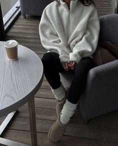 Legging And Sweater Outfits, Leggings Outfit Aesthetic, Leggings And Sweater Outfit, Winter Comfy Outfits, Ugg Ultra Mini Boots, Ultra Mini Boots, Grammy Awards Red Carpet, Emmys Red Carpet, Ugg Ultra Mini