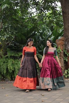 Anarkali Dress Simple, Indian Fancy Dress, Long Blouse Designs, Simple Frock Design, Latest Maxi Dresses, Long Frock Designs, Fashion Show Dresses