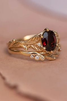 Red And Gold Engagement Ring, Romantic Engagement Ring, Leaves Engagement Ring, Organic Engagement Rings, Piercings Jewelry, Garnet Wedding Rings, Rings Oval, Garnet Wedding, Graduation Rings