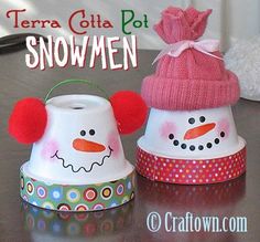 two snowmen hats sitting on top of a table with the caption'terracotta pot snowman what a cute craft to make for christmas? '