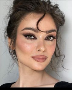 Formal Smokey Eye Makeup, Honey Brown Eyes Makeup, Sultry Brown Eye Makeup, Hallow Eyes Makeup, Minimal Smokey Eye Makeup, Formal Eyeshadow Looks, Makeup For Big Eyes Round, 21st Makeup Ideas, Saltburn Makeup