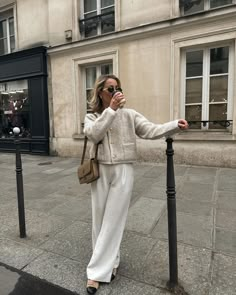 Chloe Rose Litras (@allchloerose) • Instagram photos and videos Chloe Outfit, Cold Fashion, Chloe Rose, Fall Winter Trends, Oversized Sweater Women, Crewneck Style, Interview Outfit, Pinterest Outfits