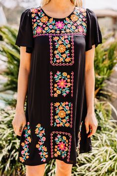 fb-feed Black Embroidered Short Sleeve Dress, Spring Black Embroidered Mini Dress, Black Knee-length Embroidered Summer Dress, Black V-neck Embroidered Dress With Embroidered Hem, Black Embroidered V-neck Mini Dress, Black Embroidered Dress, Mint Julep Boutique, Mint Julep, Large Black