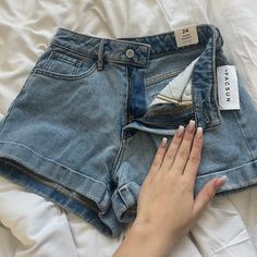 Cute Denim Wash Spring Vacation Denim Jeans, Mid-rise Jeans For Spring Vacation, Mid-rise Jeans For Vacation In Spring, Spring Vacation Mid-rise Jeans, High-waisted Shorts For Summer, Summer Vacation Jeans, Short Length Jeans For Beach In Spring, Spring Beach Short Jeans, Summer Relaxed Fit Denim Blue Jean Shorts