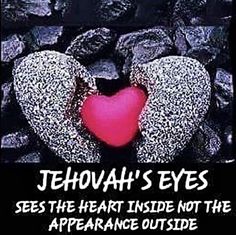 a heart shaped donut with the words jehovah's eyes sees the heart inside not the appearance outside