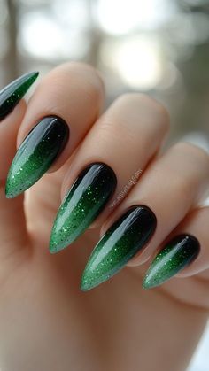 Green And Gold Halloween Nails, Short Black Nails Ideas Halloween, Easy Witchy Nails, Gradient Halloween Nails, Green Wicked Nails, Black Green Halloween Nails, Green Black Halloween Nails, Spooky Green Nails, Halloween Nails Green And Black