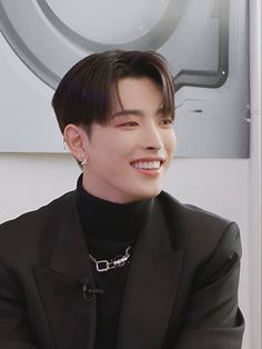 Hongjoong Boyfriend Material, Hong Joong Ateez, Record Label