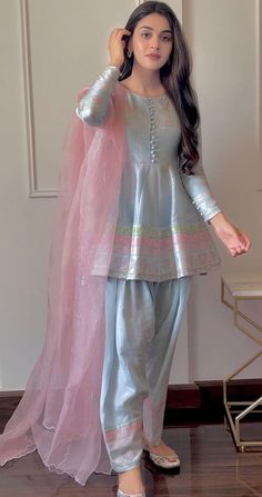 Belle Silhouette, Pakistani Dresses Casual, Beautiful Pakistani Dresses, Trendy Dress Outfits, Designer Dresses Casual, Stylish Party Dresses