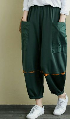 Cotton Pants Women, Womens Pants Design, Salwar Designs, Fashionista Clothes, Stylish Dresses For Girls, Fashion Attire, Green Pants, Pants Design, Kurta Designs