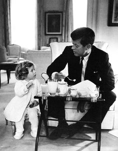 President Kennedy has a breakfast conference with his daughter, Caroline, in the residence area of the White House in 1961. Charles Del Vechio/Washington Post & Times Herald/Courtesy of WHNPA via npr #JFK Rare Historical Photos, Katniss Everdeen, Celebrity Dads, Jolie Photo, Us Presidents, Hottest Celebrities, Historical Photos