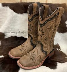 Laredo Boots Women, Square Toe Cowgirl Boots, Western Boots For Women, Cowgirl Boots Square Toed, Cute Cowgirl Boots, Square Toe Cowboy Boots, Cowboy Boots Square Toe, Bota Country, Western Shoes