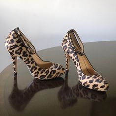 - Designer = Charlotte Olympia -Size =8m(38). Trunk 26 - Msrp =$945 -Charlotte Olympia Leopard Print Dyed Fur And Genuine Leather Women’s Size 8m (38) Wrap Around Ankle Round Toe Pumps. - 4.5” Inches Stiletto Heel. - Made In Italy . - Padded Leather Insole And Leather Outsole. - Genuine And Authentic Or Your Money Back. Trunk 26 4-inch Heel Leopard Print Leather Heels, Leopard Print Leather Heels With 4-inch Heel, Brown Ankle-high Heels For Evening, Leopard Print Closed Toe Leather Heels, Chic Leopard Print Heels With Round Toe, Chic Leopard Print Round Toe Heels, Leopard Print Round Toe Heels For Evening, Chic Leopard Print Heels With Medium Width, Chic Medium Width Leopard Print Heels