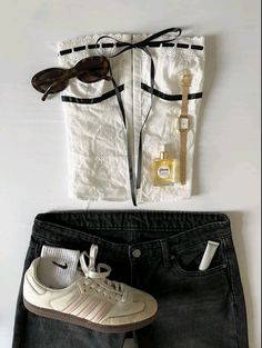 @ly_m4y on tiktok Soft Minimalist Outfit, Brandy Clothes, Outfit Simple, Rachel Green, Kate Moss, Brandy, My Style, Quick Saves