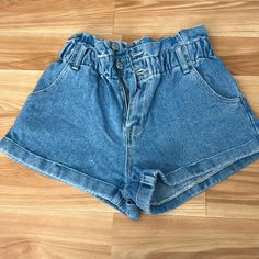 Brand New Never Worn. Spring Vacation Denim Jeans, Casual High Rise Jeans For Vacation, Casual Jeans For Spring Vacation, Trendy High Rise Jeans For Vacation, Casual Summer Jeans For Vacation, Casual Summer Vacation Jeans, Vacation Denim Bottoms In Medium Wash, High Waist Medium Wash Jean Shorts For Vacation, Medium Wash Denim Vacation Bottoms