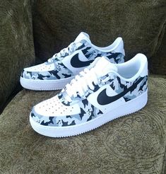 AF1 Bape Camouflage Custom Shoes Diy, Nike Shoes Air Force, Nike Shoes Girls, Nike Fashion Shoes, Jordan Shoes Girls, Custom Nike Shoes, All Nike Shoes, Custom Air Force 1, Nike Air Shoes