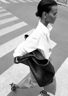 Massimo Dutti Summer, Dark Neutrals, Liya Kebede, Street Fashion Photography, Versatile Outfits, Urban Outfits, Photography Inspo