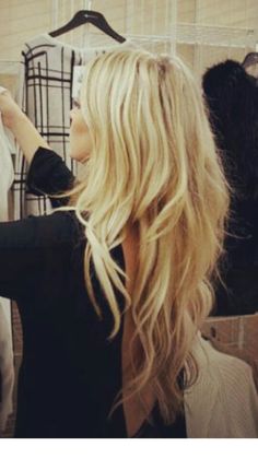 Long Choppy Blonde Hair, Super Long Blonde Hair With Layers, Blonde Layered Long Hair, Layered Long Blonde Hair, Long Blond Hairstyles, Extreme Layered Hair, Long Rocker Hair, Long Layered Blonde Hair, Long Blonde Hair With Layers