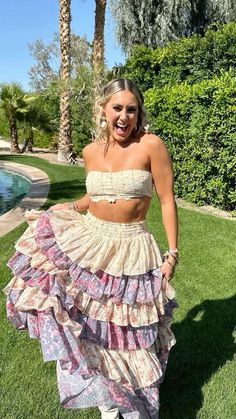 Sidney tilton coachella outfit 2024 Sidney Tilton, Beach Boho Outfit, Two Piece Outfits Summer, Beta Club, Outfit Coachella, Stylish Outfits Casual, Hawaii Outfits, Two Piece Outfits, Boho Outfit