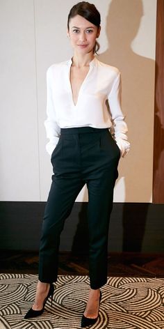 chic-black-and-white-work-outfits-for-girls-14 Pants And Heels, French Street Fashion, Work Chic, Elegante Casual, Business Outfit, Inspired Outfits, 가을 패션, Work Wardrobe, Business Attire