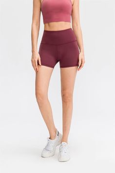 77% Nylon. 23% Spandex
Soft. comfortable. skin friendly
4-way stretch. breathable and sweat-wicking
Squat-proof
High waisted design
Perfect for both sports activities and daily life