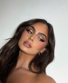 Make Up Look For Brown Dress, Nude Party Makeup Look, Make Up For Prom Black Dress, Prom Make Up For Black Dresses, Grad Make Up Ideas, Eyeshadow Looks Big Eyes, Make Up On Brown Eyes, Hairstyle Inspo For Prom, Makeup For Dark Dress