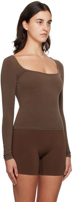 Stretch cotton jersey T-shirt. Scoop neck. Supplier color: Cocoa Basic Scoop Neck T-shirt For Fall, Fitted Scoop Neck T-shirt For Fall, Fall Basic Scoop Neck T-shirt, Trendy Scoop Neck T-shirt For Fall, Brown Scoop Neck Top, Fitted Brown Scoop Neck Top, Brown Cotton T-shirt For Loungewear, Brown Long Sleeve Cotton Shirt, Vintage Fitted Brown T-shirt