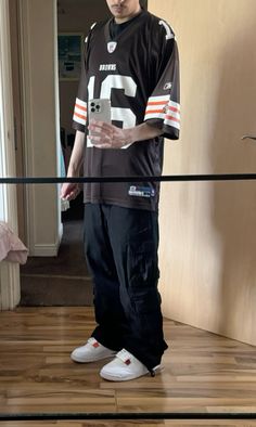 NFL jersey outfit // summer outfit // loose clothes // Jordan 4 metalic orange // aj4 //autem outfit // fall outfit // winter outfit // mens fashion // mens baggy street style / fashion // clothes // how to style // #menswear #menstyle #fashion #jordan #ralphlaurenstyle #cargo #baggy #streetwear #nikeBoy fashion // men street wear aesthetic// baggy clothes outfit // street style outfits men // guys clothing style // baggy cargo outfit men // streetwear outfit men // moda masculina adolescente // fall outfit men // ropa streetwear // winter outfit// autumn outfit // first day of school outfit // moda vintage hombre // jordan 4 outfit men // uk street wear // sportswear style men // streetwear männer /| takuache outfits guys // winter outfits men / fall outfits men/ men /outfit ideas // men Nfl Jersey Outfit Men, Jock Aesthetic Outfit, Jersey Outfit Summer, Baggy Cargo Outfit, Cargo Pants Outfit Men Streetwear, Aesthetic Baggy Clothes, Style Men Streetwear, Nfl Jersey Outfit, Mens Cargo Pants Outfit