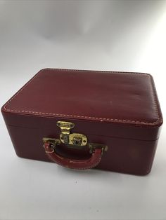 Good Condition. Depth- 5.5in. Length- 13in. Width- 10in. Vintage Makeup Bag, Red Junk Case, Vintage Makeup Case, Vintage Red Bag With Zipper Closure, Vintage Lipstick Case, Travel Vanity, Vintage Makeup Compact, Makeup Holder, Red Makeup