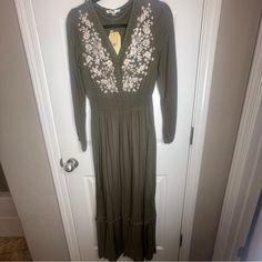 Nwt Andree By Unit Green Dress New Never Worn No Flaws Great Condition! Posting To Make Room In My Closet :) Fast Shipping Smoke Free Home No Trades Bundle & Save! Casual Floral Embroidered Maxi Dress For Brunch, Casual Maxi Dress With Floral Embroidery For Brunch, Flowy Casual Maxi Dress With Floral Embroidery, Casual Fitted Maxi Dress With Floral Embroidery, Casual V-neck Maxi Dress With Floral Embroidery, Green Dress, New Dress, Colorful Dresses, Maxi Dress