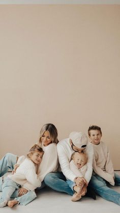 Looking for fun family photos inspo & summer family photoshoot outfit ideas?!  I love these neutral family photos we took at our last family photoshoot!!  Get more inspo here! Big Family Photo Shoot Ideas, Family Photoshoot Outfit Ideas, Summer Family Photoshoot, Neutral Family Photos, Krista Horton, Photoshoot Outfit Ideas, Family Photo Studio, Big Family Photos, Family Studio Photography