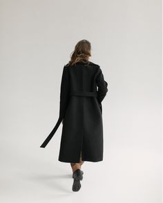 Black wrap coat womens Long black wrap coat Description: This autumn wrap-style coat is crafted from a luxurious black cashmere blend. It features a regular fit, a notch collar, and an included belt that accentuates the waistline.We can make our coats warmer to suit for a cool winter and weather below 0°C. If you want us to do this, PM us, and we will reply you as soon as possible.Model size: 168cm/46kg US2/EU34Model wears: US2/EU34 Details: Regular fit Notch collar Wrap silhouette Belt Two pock Wedding Skirt Top, Black Cashmere Coat, Black Wrap Coat, Wedding Dress Coat, Silk Bridal Gown, Embroidered Wedding Gown, Cashmere Robe, Autumn Coat, Cape Wedding Dress