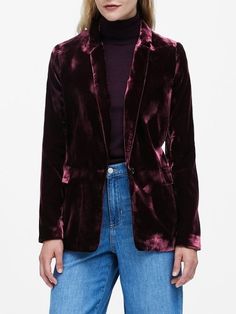 10 Holiday Fashion Trends To Copy Velvet Jacket Outfit, Velvet Blazer Women, Blazer Women, Women's Blazers, Jacket Outfit, Stylish Work Outfits, Velvet Blazer, Velvet Jacket, Purple Velvet