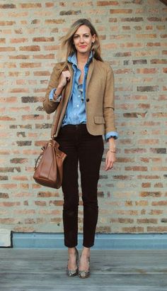 Black pants, camel blazer, chambray and animal print heels - great neutral look for work Fashionable Work Outfits, Kemeja Denim, Interview Outfits, Camel Blazer, Tan Blazer, Work Chic, Interview Outfit, Winter Outfits For Work