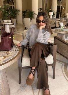 Old money fashion, outfit, autumn, warm tones, ballet flats, birkin bag Silk Trousers Outfit, Silk Pants Outfit, Satin Pants Outfit, Brown Pants Outfit, Satin Trousers, Corporate Outfits, Satin Pants, Brown Outfit