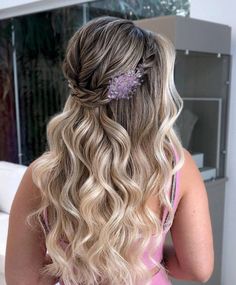 Debut Hairstyles, Cute Purple Hair, Bridesmaids Purple, Purple Hair Accessories, Light Purple Wedding, Short Purple Hair, Hair Curl, Flower Braids, Blonde Wavy Hair