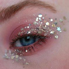 Glitter Makeup Looks, Face Gems, Smink Inspiration, Makijaż Smokey Eye, Creative Eye Makeup, Makeup Game, Festival Makeup